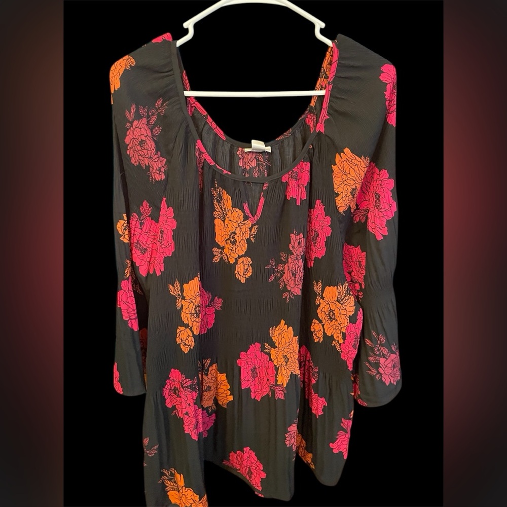 AVENUE Top Size 26/28 NWT